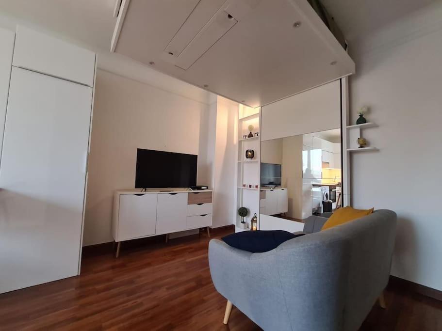 Studio A 2 Pas De La Gare Sartrouville Exteriör bild