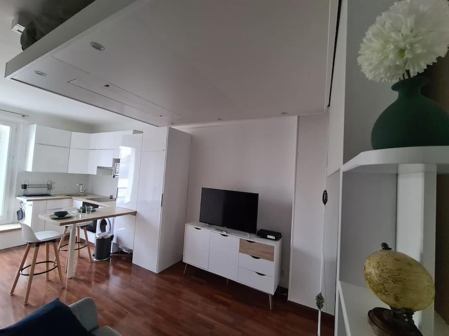 Studio A 2 Pas De La Gare Sartrouville Exteriör bild